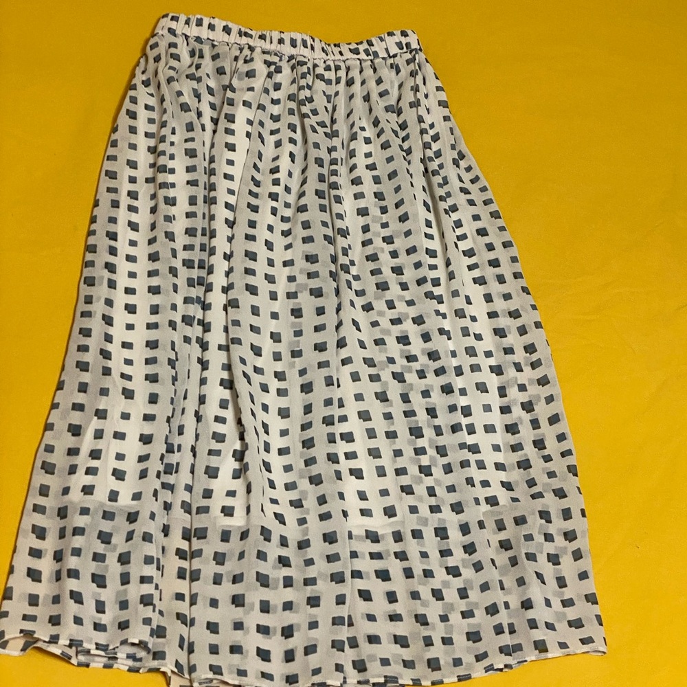Uniqlo pleated midi skirt
